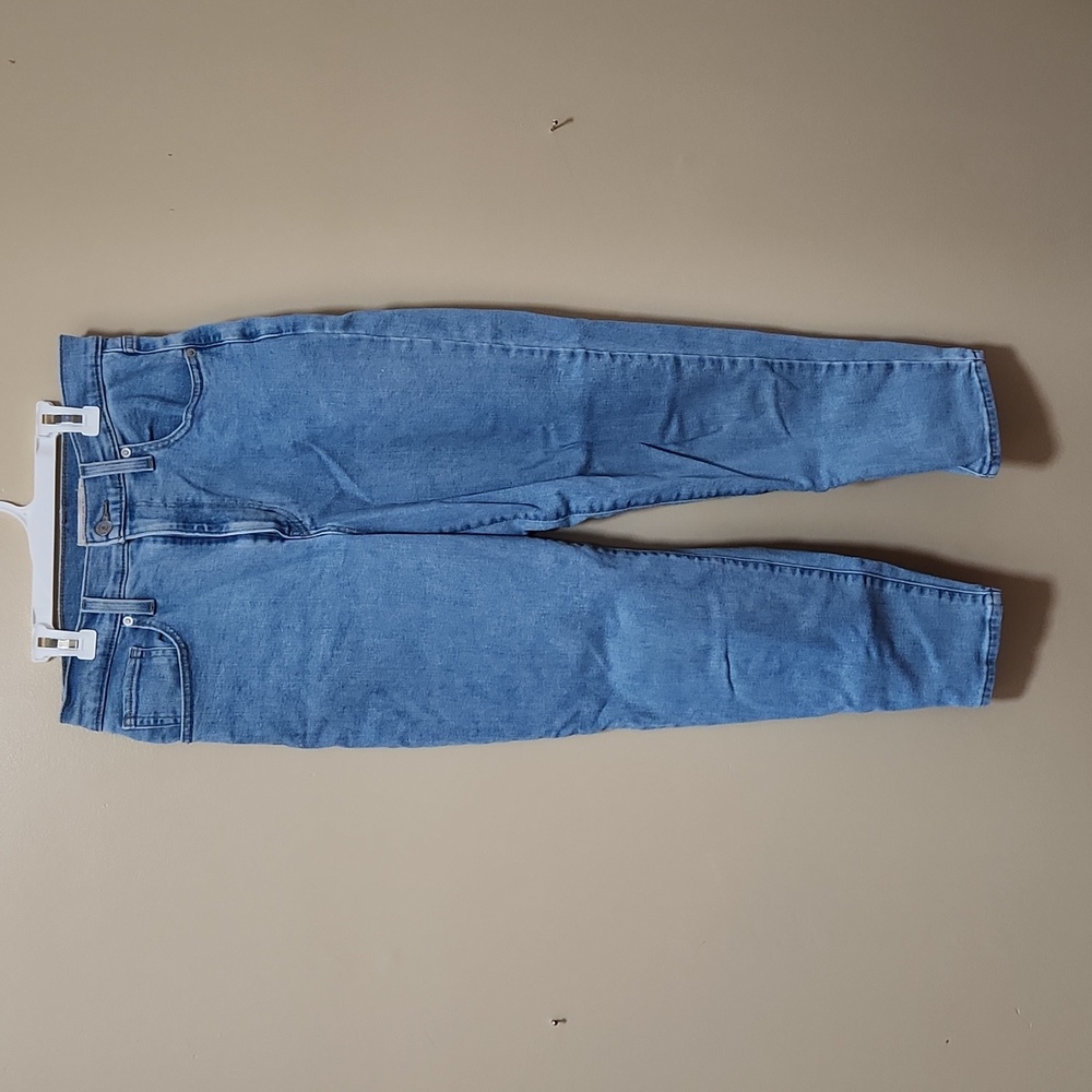 Levi High Wasted Mom Blue Jeans